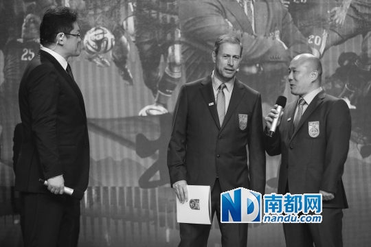 佩兰2015亚洲杯国足名单,乌兹主帅感慨国足很强大,女排球星张常宁