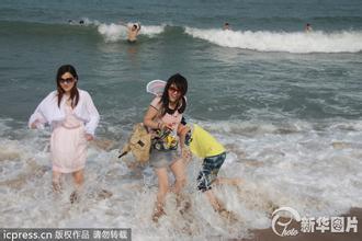 天体浴场自然之美博客,实拍三亚沙滩美女如云的天体浴场之“裸晒