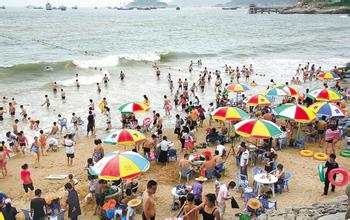 天体浴场自然之美博客,实拍三亚沙滩美女如云的天体浴场之“裸晒