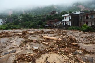 广东特大暴雨致18死15失踪 5·23广东特大暴雨灾害百年难遇图