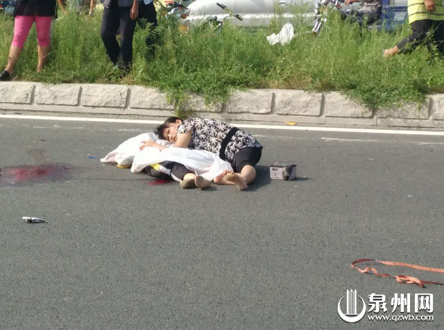女生路上被撞身亡图,女儿跳楼母亲自缢身亡,妙龄女子被撞身亡