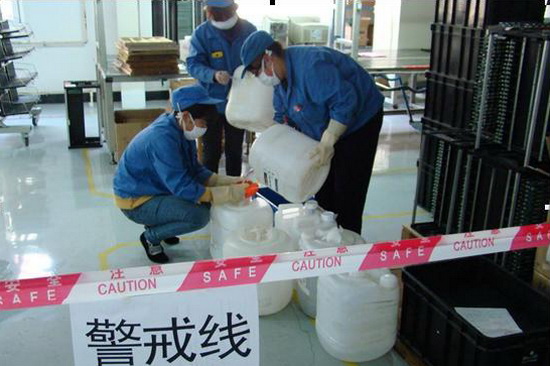 南京快递泄露化学品成分烧伤 化学品泄漏现场处置应急方案