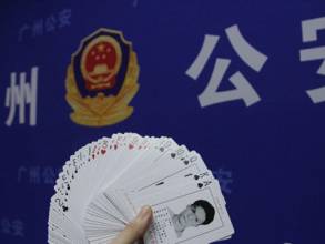 男子跳楼轻生砸死路人图 跳楼砸死路人怎么判刑犯法吗?