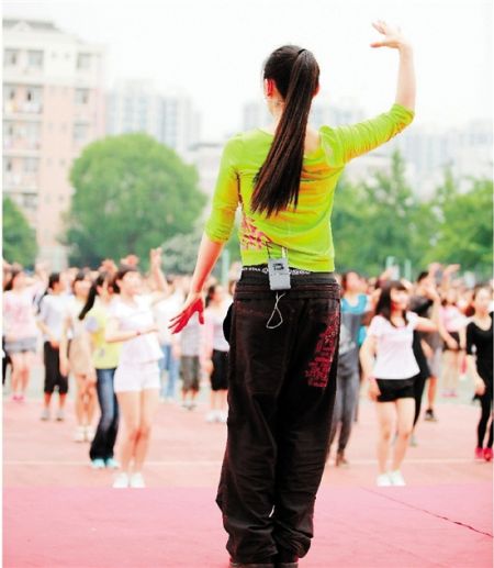 浙大留学女博士卖黑暗料理,浙大美女体育老师颜值爆表图