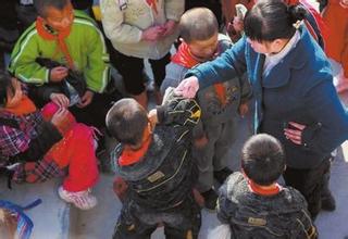 关于幼儿园针扎事件的反思 幼儿园老师虐童事件盘点