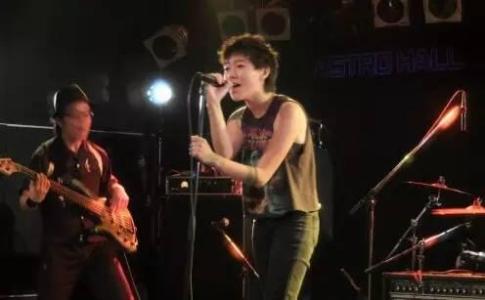 窦靖童出场费约39万元, 窦靖童怎么评价李亚鹏和父亲窦唯关系怎样