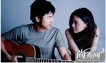 王力宏晒二胎B超撇下妻女赴内地,王力宏为何找李靓蕾