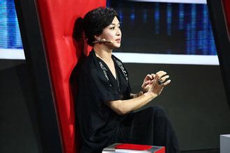 金星自述变性过程:左腿险残疾