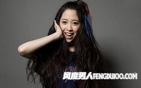 欧阳妮妮又出事擅闯房屋拍照被警告, 欧阳妮妮与男友接吻照曝光