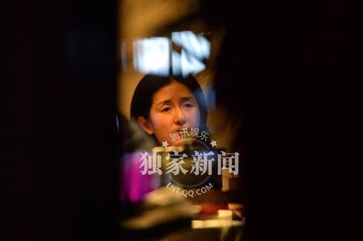 打脸谢娜大本营卸妆素颜照竟是假的?揭各大女星造假素颜照似大妈