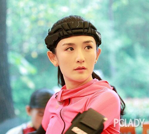 打脸谢娜大本营卸妆素颜照竟是假的?揭各大女星造假素颜照似大妈