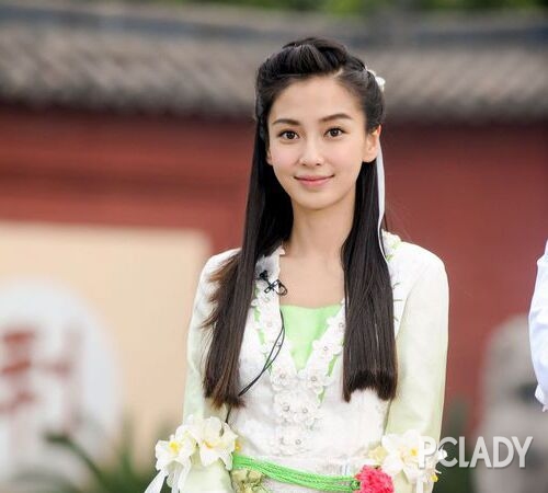 打脸谢娜大本营卸妆素颜照竟是假的?揭各大女星造假素颜照似大妈