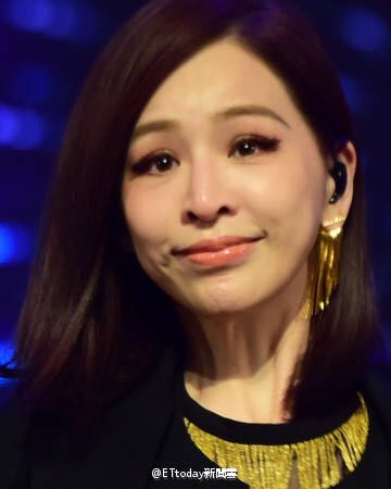 王心凌疑似再变僵尸脸整容失败假体外露,王心凌老公怎么过气不红