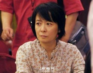 揭董子健妈妈王京花地位捧红的艺人?王京花老公是谁离开华谊原因
