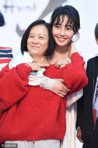 揭董子健妈妈王京花地位捧红的艺人?王京花老公是谁离开华谊原因