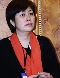揭董子健妈妈王京花地位捧红的艺人?王京花老公是谁离开华谊原因