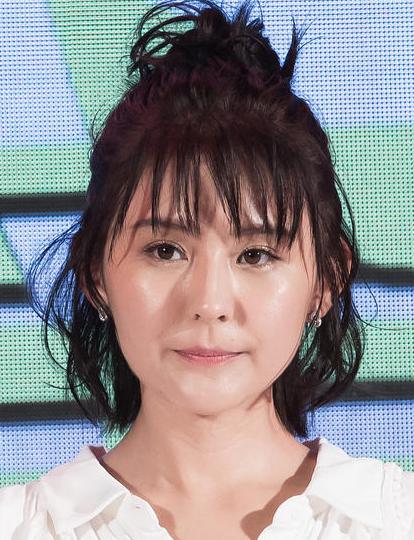 甄嬛传宁嫔扮演者热依扎近照脸变僵整容了吗？热依扎老公是谁资料
