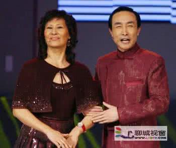 巩汉林全家福照片曝光美貌儿媳抢镜, 巩汉林老婆儿子儿媳照片现状