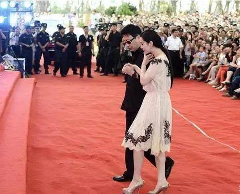 李晨父母是谁资料照片遭扒为什么会离婚?李晨亲妹妹照片多大了