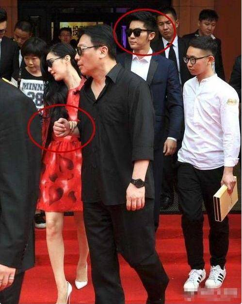 李晨父母是谁资料照片遭扒为什么会离婚?李晨亲妹妹照片多大了