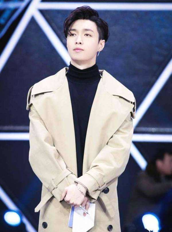 张艺兴为什么叫张pd什么意思?他真的如网上所传的那么严厉吗?