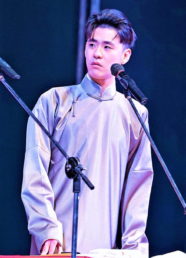 张云雷坠楼真相曝光 当时李欧为什么不救张云雷