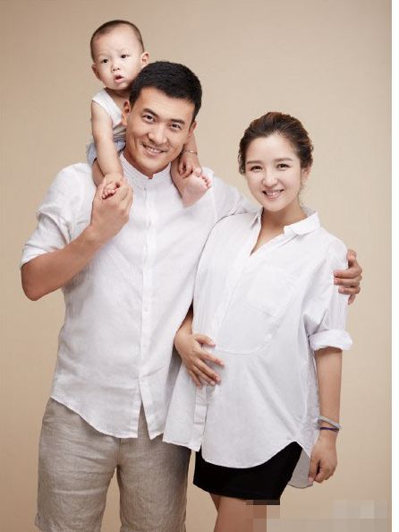 网曝何洁生下第三胎是个女儿真假?何洁刁磊承认第三胎实锤官宣