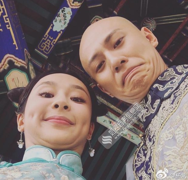 秦俊杰新恋情曝光和女友牵手散步 揭秘杨紫秦俊杰分手的真实原因