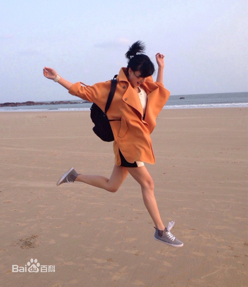 万茜老公背景资料大起底 首度公开女儿照片一家三口其乐融融