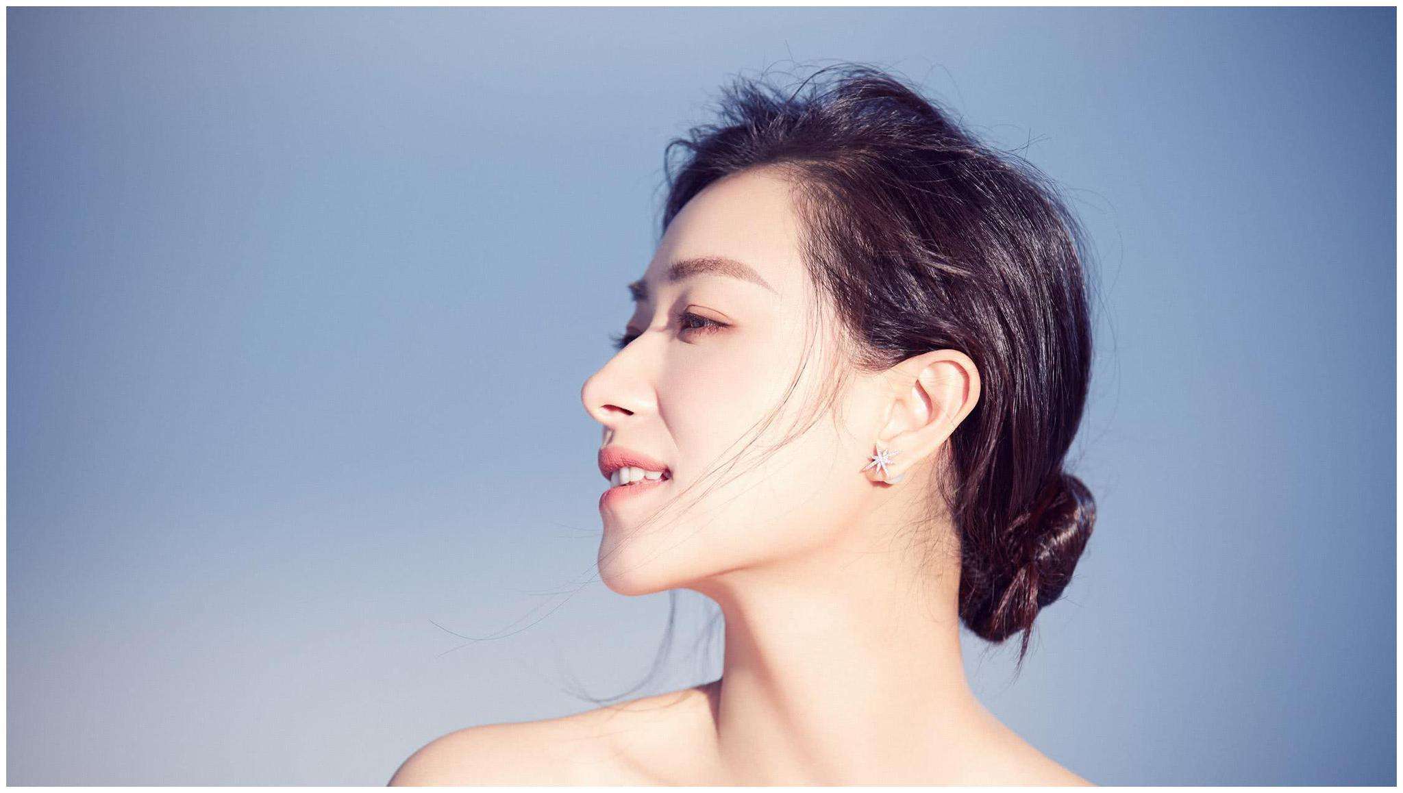 万茜老公背景资料大起底 首度公开女儿照片一家三口其乐融融
