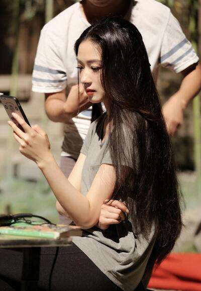 万茜老公背景资料大起底 首度公开女儿照片一家三口其乐融融