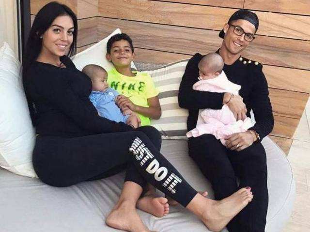 乔治娜父亲病逝曾不闻不问被骂不孝?揭密小保姆如何榜上球王C罗