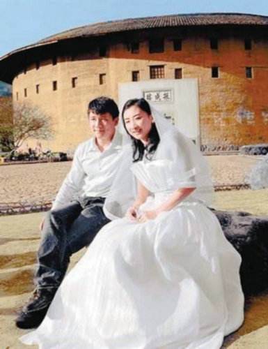 何雯娜现在在做什么她的现任男友是谁?她和陈一冰到底是谁说谎?