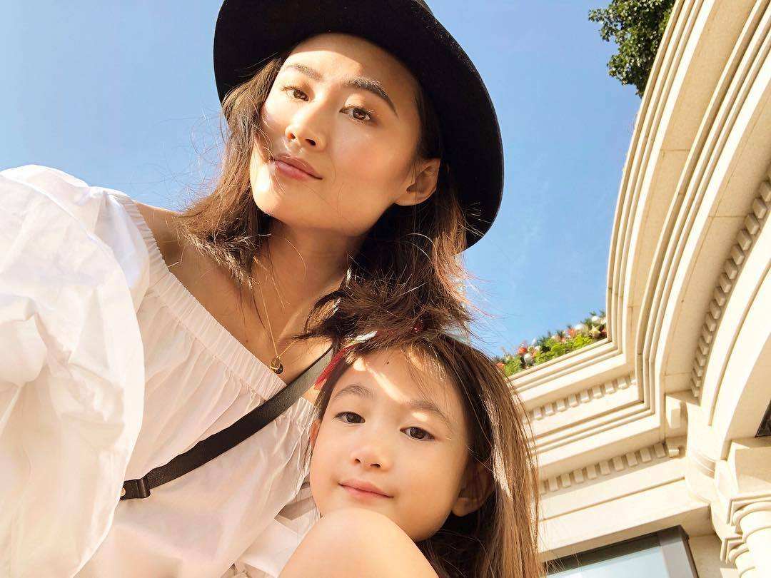 李安琪不说中文原因是什么?奥莉长大后的照片像妈妈李安琪脸型太