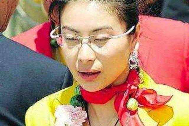曝郭晶晶霍启刚离婚女方净身出户本人回应!郭晶晶的眼睛要失明吗