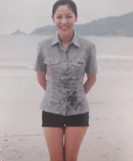 向佐的妈妈年轻照片惊艳众人 怪不得向华强爱她数十年如一日