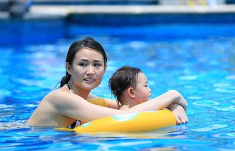 李安琪为什么不说中文引发热议 李安琪什么时候去的美国