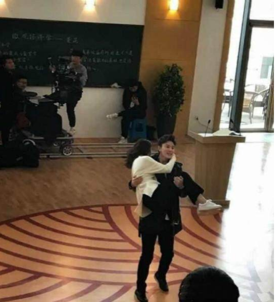 推手柳青阳大结局没有跟陈一凡在一起 贾乃亮王鸥吻戏集锦视频戳