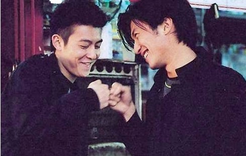 拍陈冠希的主播是谁为什么能让陈冠希道歉?谢霆锋与陈冠希打架为