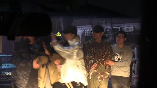 胡歌新女友曝光终于不是薛佳凝了!王凯恋情也曝光明家三兄弟都有