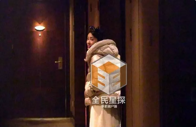 胡歌新女友曝光终于不是薛佳凝了!王凯恋情也曝光明家三兄弟都有