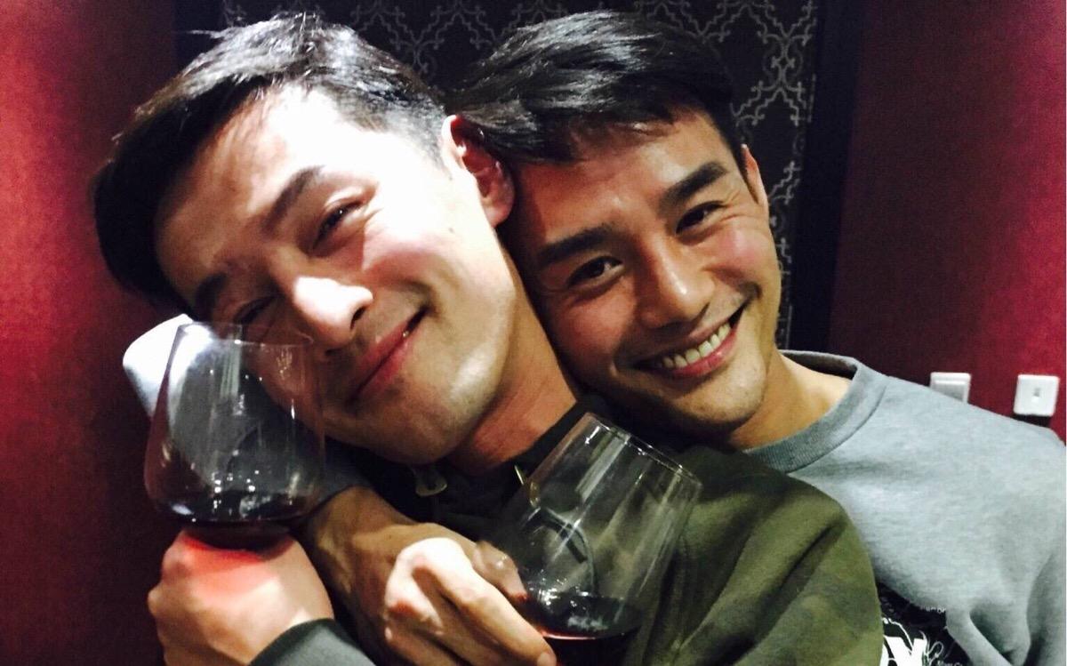 胡歌新女友曝光终于不是薛佳凝了!王凯恋情也曝光明家三兄弟都有