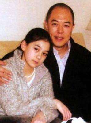 张铁林现任老婆是谁照片曝光好漂亮 张铁林有几任老婆资料现状