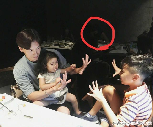郑元畅贺军翔曝恋情网友:还不如被猪拱了 郑元畅现任女友背景惊