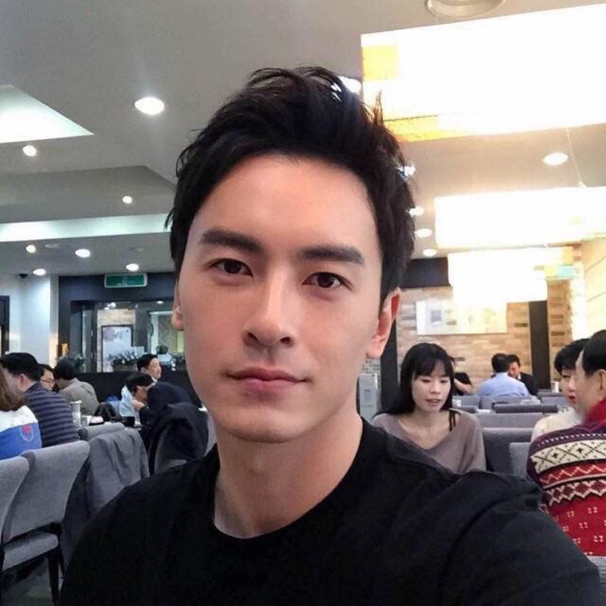 郑元畅贺军翔曝恋情网友:还不如被猪拱了 郑元畅现任女友背景惊