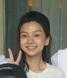 黄晓明儿子小海绵正面照曝光神似爸爸 杨颖素颜好丑遭网友抨击。