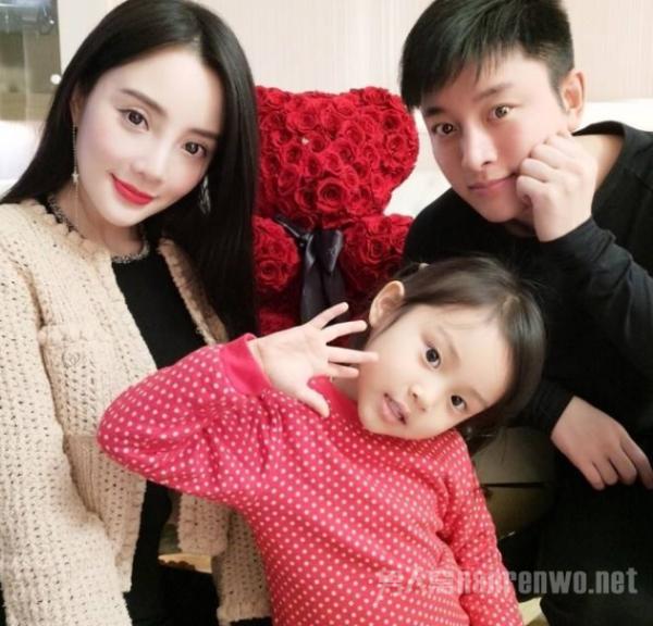 李小璐贾乃亮离婚协议书曝光 李小璐贾乃亮终于离婚了?