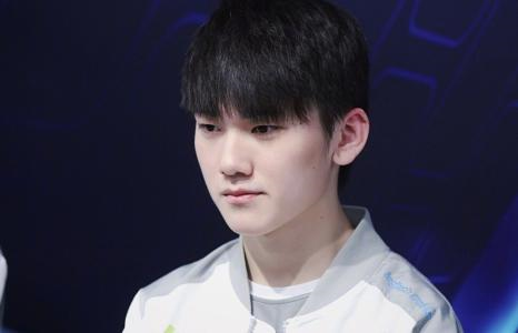 JackeyLove为什么叫阿水难道因为菜?他怎么做到14岁就国服第一的