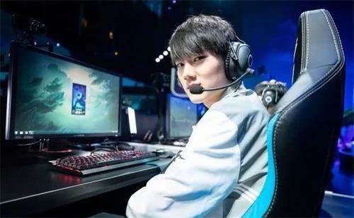 JackeyLove为什么叫阿水难道因为菜?他怎么做到14岁就国服第一的