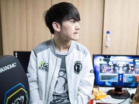 JackeyLove为什么叫阿水难道因为菜?他怎么做到14岁就国服第一的